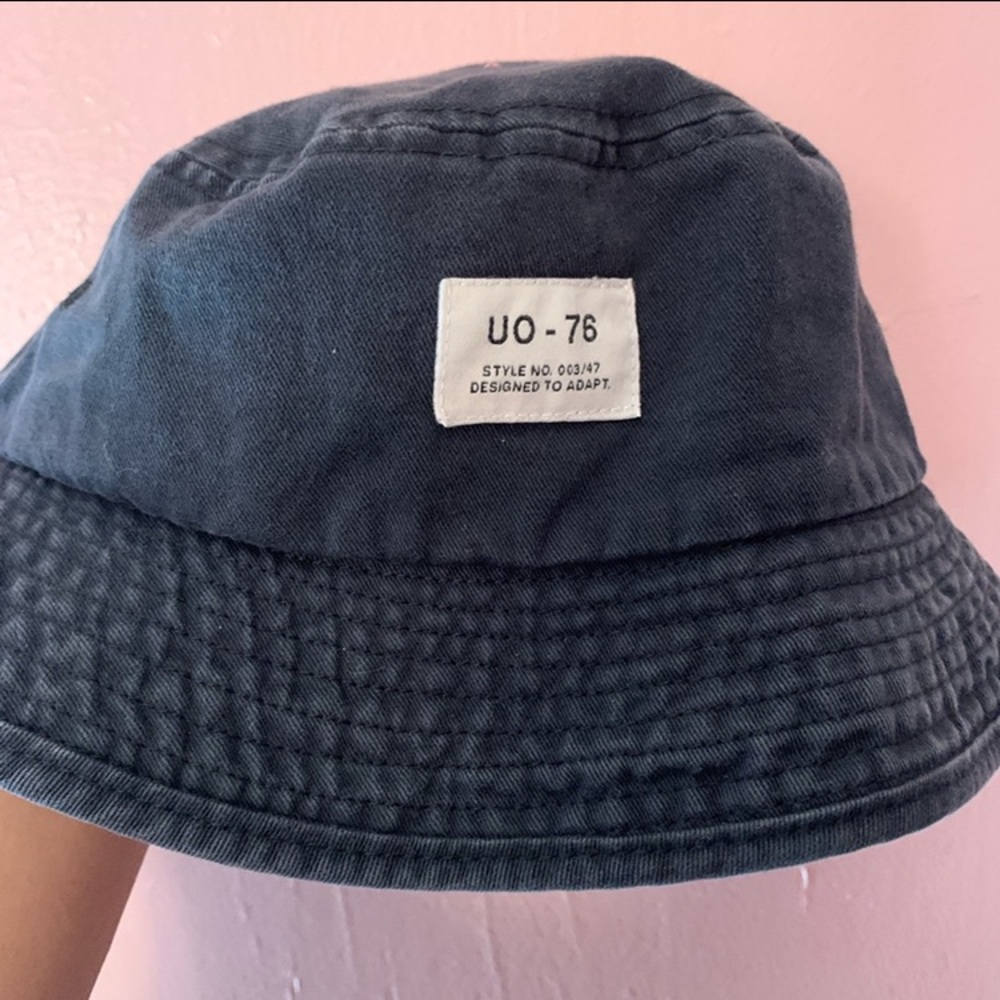 URBAN OUTFITTERS BUCKET HAT😍